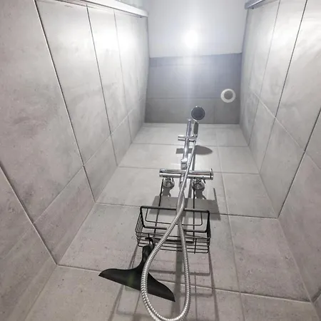Moissan Chambre Crozet Avec Douche * Grenoble